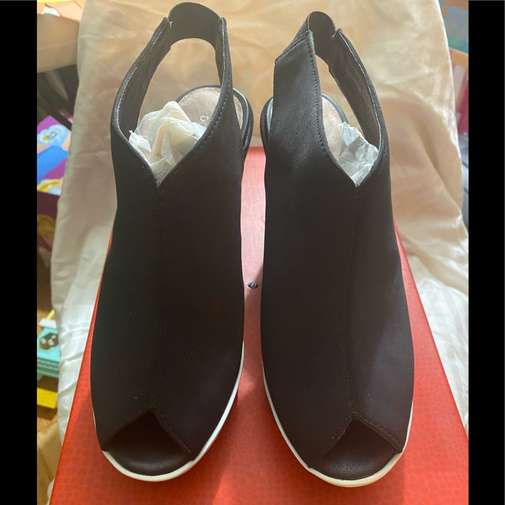 Woman’s peep toe wedge sandal size 6 1/2